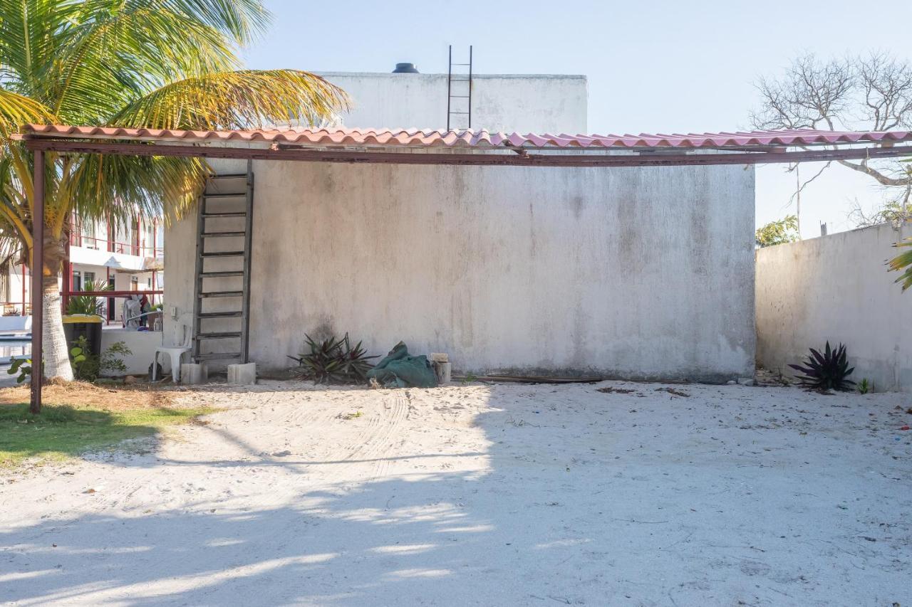 Pelican Inn At Las Dunas Chelem Exterior photo